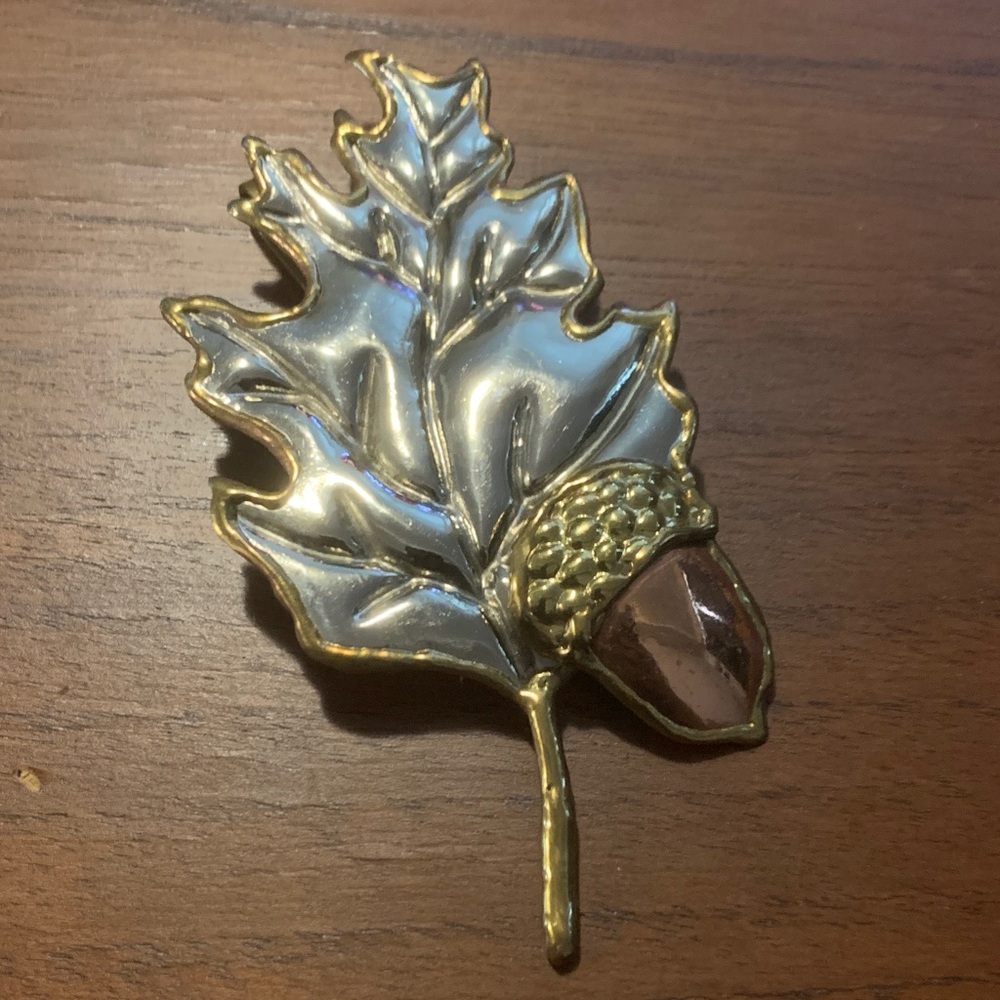 Large vintage Leaf Brooch